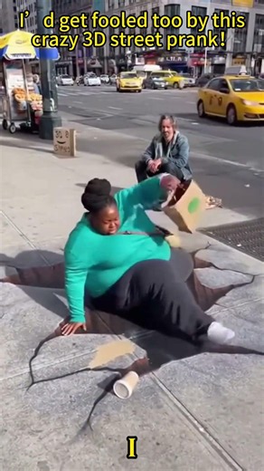 This 3D street art pranked EVERYONE😭😂#StreetArt #OpticalIllusion#ArtPrank #PublicPrank#mindblown