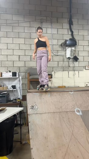 another mini ramp sesh the other day 🫶 working on my 360s on the coping again #rollerskating #rollerskater #miniramp #rampskating #rollerskates #quadskates #quadskater #warehouse #rampskatin | Theresia