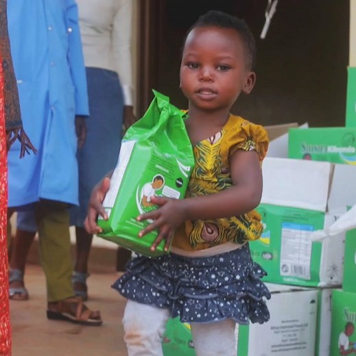 ​1 year ago, Africa Improved Foods opened a facility in Rwanda where maize, soya and sorghum from local farmers is turned into highly nutritious porridge. The positive effects are huge: in only 12 months, malnutrition rates in Rwanda have dropped and the income of smallholder farmers has increased between 30 and 40%. A great step forward to end hunger and malnutrition. | BrightVibes
