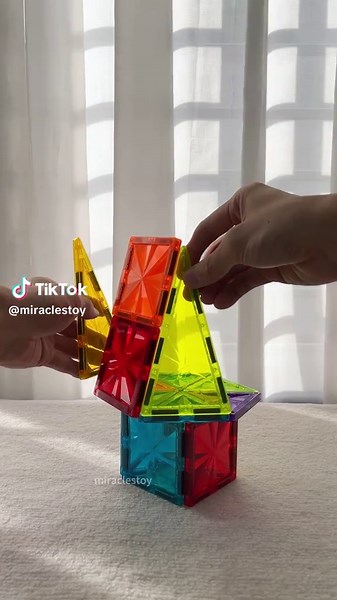 Magnetic tiles build ideas. How to build a table lamp #asmr #toys #learningthroughplay #stemtoys #imaginativeplay #magnetictiles #openendedplay #kidsactivitiesathome