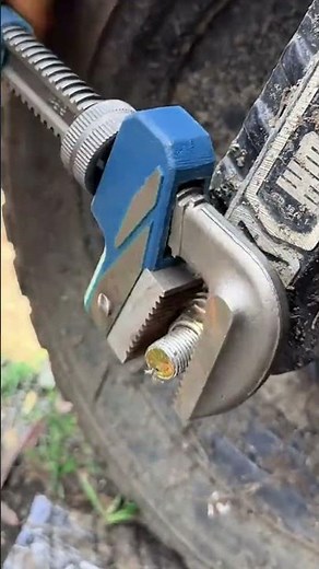 Pipe wrench that improves work efficiency