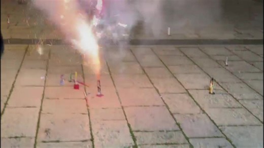 Notte complicata per 118 e vigili del fuoco. A causa dei botti a Lecce un 22enne ha subito l'amputazione di due falangette, a Tricase ferito al viso un bimbo di 10 anni. A Gallipoli incendiato un altro pupo di cartapesta, a Palmariggi distrutta dal fuoco la natività in piazza. | TeleRama