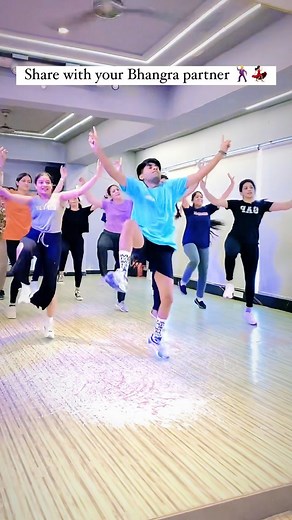 JB | Dm to join Regular Bhangra classes Online & Offline both are avaialable 🕺💃🏻 . In frame @jatin_barnal_jb #students . Dm to learn Bhangra... | Instagram