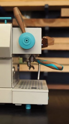 🇦🇺 A customized coffee machine is bound to capture attention. Like that beautiful car in your garage or your prized watch, it deserves to be loved and enjoyed. It's a piece of art in your home that will produce amazing coffee for you and those you love. For @specht_design , every detail is chosen specifically for you. They believe you are unique and one of a kind, and so should your coffee experience be. We are exploring all the foodservice spaces across the world and will share the best stori