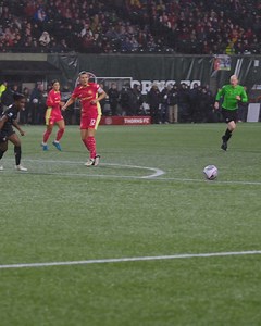 23K views · 670 reactions | the passes 奈 the header 奈 that's champagne football  | Portland Thorns FC | Facebook