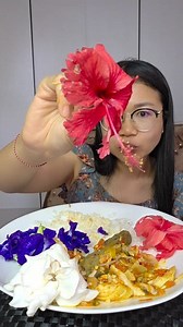 Ini namanya edible flowers ya guys, jenis bunga yg bs dimakan dna banyak manfaat 🤤 #mukbang #edibleflowers | Gusti Ayu Trihandayani