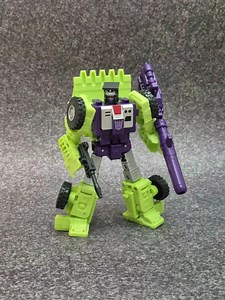 Transformers Studio Series Voyager Scrapper In-Hand Images