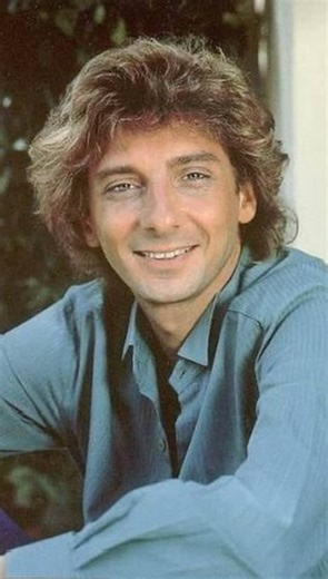 Praying for @barrymanilowofficial after his recent lung cancer diagnosis. Seen him a dozen times over the years and he gives 💯 every night. Prayers for a successful surgery and speedy recovery. #cancersucks🎗 #barrymanilow #pianocover #70smusic | The Strayhearts