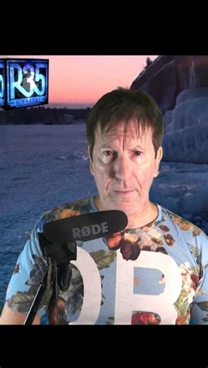 david parcerisa on Instagram: "Complot total en la Antártida"