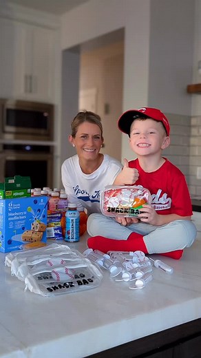 75 comments | How CUTE are these reusable baseball snack bags?! ⚾ They come in a few other sports, too! Crew always has so much fun helping me, and I can't get over his little voice - "Let's do another one!" 凉 Comment "TBALL" for the links to everything in this video! ⚾ #baseballmom #baseballsnacks #teamsnacks #baseballlife #mom #tball #tballmom | Freshly Raised | Facebook