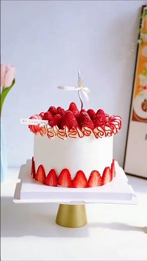 Soft & Creamy Strawberry Cake | Viral Dessert Trend #strawberrycake #cake #viralcake