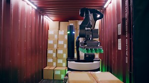 DHL Supply Chain is deploying Stretch to automate trailer unloading, improve efficiency, and support exceptional employee experiences. To learn more about automated trailer unloading, read our latest whitepaper: https://hubs.li/Q01zPh_W0 | Boston Dynamics