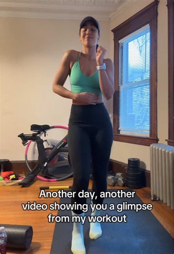 Love picking out & sharing a few of my fav exercises from my workout . Holding myself accountable day by day thanks to @Runna & my discipline ✊🏽 #homeworkout #runnergirl #fyp #exercises #fittok