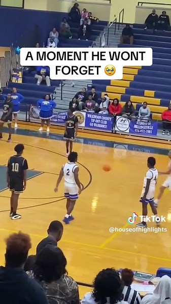 Heartwarming Basketball Teamwork Moments