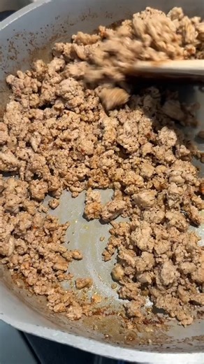 LOW CARB LOADED TURKEY NACHOS- a quick and simple meal to throw together and so yummy! 3 servings total for recipe. You’ll need 4-6 low carb small tortillas, cut into fourths. 1 lb ground turkey, Preheat o~ | Victoria Tschopp