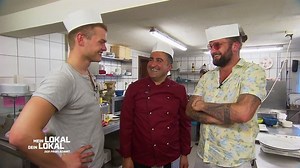 Ab in die Ausnüchterrungszelle/Küche! Bei der Zubereitung der Nachspeise haben Tobi, Sebastian und Kalli viel Spaß. Aber wird das Dessert auch geschmacklich überzeugen? #MeinLokalDeinLokal | Mein Lokal, Dein Lokal