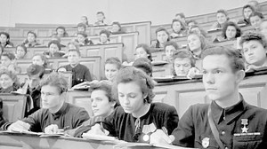 Explore The 1940s Lifestyle With 25 Vintage Photographs