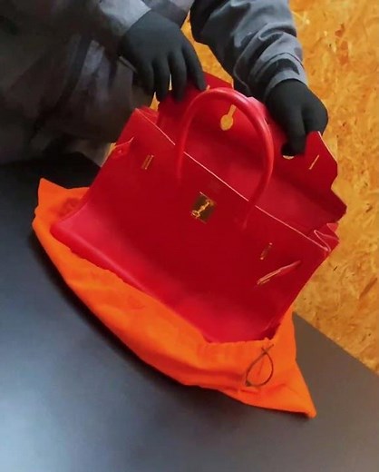 A great taste in Hermes Birkin 35 Rouge vif Togo.