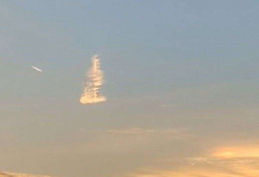 Stunning footage shows ‘mysterious’ objects flying through the sky