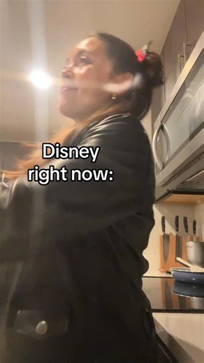 2.8K views · 28 reactions | Better start running ‍♀️ #fyp #disney #starwars | 홱횎횕횕횊_Billnye | Facebook