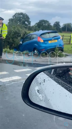 Collision in Leeds Causes Minor Traffic Disruptions; No Serious Injuries Reported Emergency services responded to a collision in #Leeds this evening, resulting in minor traffic disruptions. Police and the ambulance service rushed to the scene on Wetherby Road, in close proximity to the Esso fuel station around 4pm. There were no serious casualties reported. 👀 Got a story, or can add to one? Drop a message. It’s completely anonymous! http://m.me/YappAppNews 📨 SIGN UP NOW https://bit.ly/3BV6UPE 