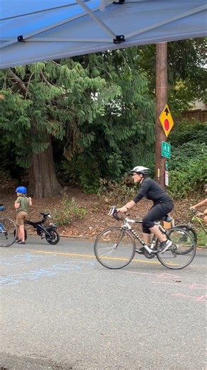 THANK YOU to everyone who visited us at the September 7 Bike & Scoot Sunday. You tried Seattle’s shared bikes & scooters, took adaptive cycle rides with Outdoors for All Foundation, rode our Play Streets obstacle course, and claimed more than 150 free helmets! The fun’s not over yet: the last Bicycle Weekend of the year is this weekend, Saturday & Sunday along Lake Washington Blvd. More details at www.seattle.gov/parks/about-us/projects/bicycle-weekends Curious how bike and scooter share can fit