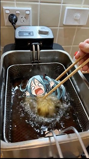 Learning to cook Lettuce & Tomato Salad 🥗