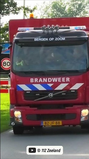 [Defect blauw] Oude Slangenwagen 20-1562 Brandweer Bergen op Zoom met spoed! 🚒🚨#brandweer #shorts