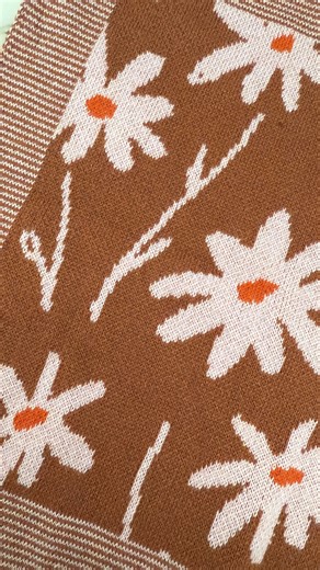 Let’s open up our blanket sample that I have FINALLY got right  What do you think, do you like it?  癩 | Coco & Len | Facebook