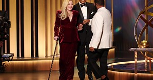 Christina Applegate, who has MS, gets standing ovation at Emmys