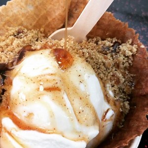 🤤🤤Current obsession: Buttered Sweet Corn Ice Cream with Spicy Honey Sauce, graham cracker crust all in a crispy waffle bowl! 🤤🤤 | Go Ice Cream