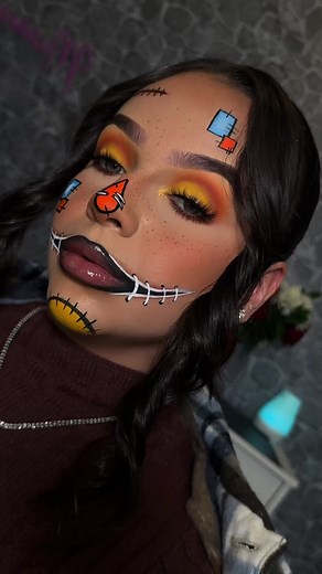 easy glam scarecrow tutorial 🩵 #halloweenmakeup #octobermakeup #scarecrowmakeup #scarecrow #creativemakeup #nycmua