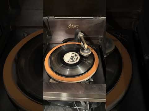 Edison Diamond Disc “Silent Night” on Edison C-18 phonograph Ca 1916!