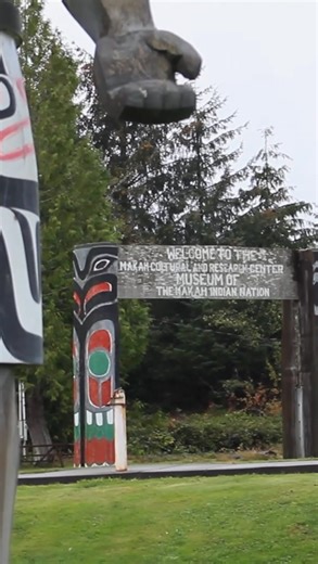 As a First Nations’ Native Arts community partner, the Makah Cultural & Research Center (MCRC) preserves Makah arts and knowledge systems, protects cultural sites, and perpetuates Makah heritage and traditions. 🟠 Opened in 1979, MCRC houses more than 55,000 pre-contact wooden artifacts of the tribe ― including six longhouses and canoes ― discovered during an 11-year excavation from the Ozette Archaeological Site. 🟠 The museum also has a gift shop featuring carvings, basketry, and jewelry made 