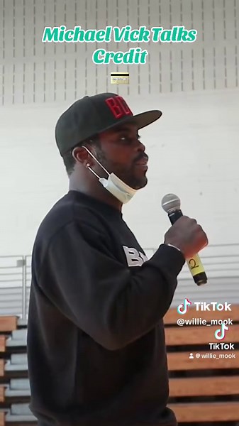 Michael Vick and crew stops by Detroit Cass Tech to talk financial literacy with student athletes #collegeathlete #nil #athlete #willie_mook #badcreditischildish #bcic #youth