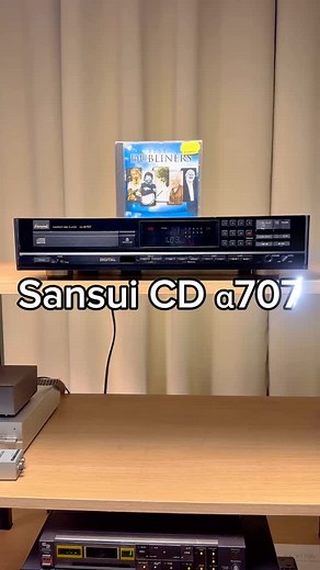 🔥 Sansui CD-a707 | Il lettore CD che parla anni ’80, ma suona come pochi ancora oggi! 🌟 Anno 1986. 9 kg di pura ingegneria giapponese: ⚙️ Meccanica Optima 1 🎶 DAC Burr Brown PCM54HP-J 🔊 Uscite bilanciate XLR 🛠️ Costruzione solid & flex per un isolamento meccanico d’eccellenza Servo dinamico a 4 motori, vassoio in BMC, chassis rigido a sezioni isolate… Un Sansui che non scende a compromessi. Revisionato, testato e pronto a suonare. Anche con CD masterizzati! 🛒 disponibile ora su Oldstore.it