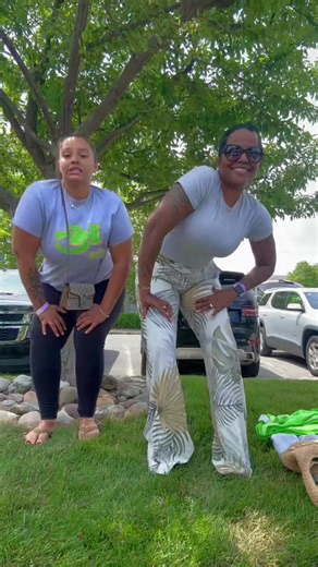 Umm doin a lil too much twirlin ma’am🤨😆 #ahtaht #stillmybaby #catchylildancetho #myJordy #momanddaughter
