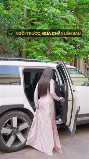 CÁCH LÊN Ô TÔ GHẾ SAU ĐÚNG NGHI THỨC | Thanh lịch từ những chi tiết nhỏ