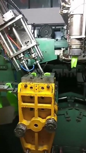 The video shows us the extrusion blow molding machine how to blow mold the oblique mouth bottle.