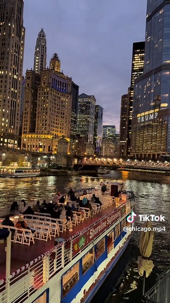 Enjoy the sounds of the architecture boat tour here in Chicago #city #chicago #views #vibes