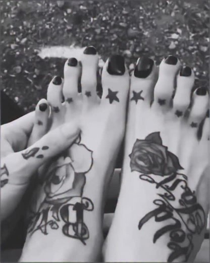 ♡ashlxy♡ on Instagram: "I think my #feet & #longtoes look so pretty in black & white black 🖤"