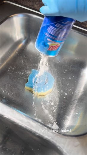 ENJOY!💕Sink Clean🧼 back to back posts to make up for that 4th video I didn’t post 😊 #cleaning #clean #asmr #sink #kitchen #asmr #ajax #bleach #satisfying #suds #scrub #spongesqueezing {11am} | Cleaningwithalexis