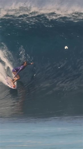 Tracks Magazine on Instagram: "There have always been women in North Shore lineups, but today’s generation of female surfers is making its presence felt like never before. That charge is being spearheaded by the likes of Moana Jones-Wong. Hit the link in our bio for an insight into the evolution of women’s surfing on the North Shore. 🎥 @_kimonokaoi_"