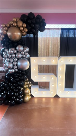 Celebrating 50th Birthday backdrops with Garland Balloons🖤💛#50thbirthday #balloonartist #balloondecor #birthdayparty #fyp