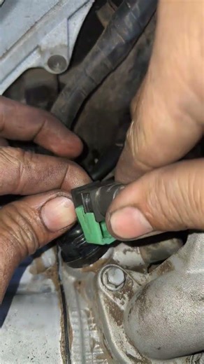 cara lepas selang injektor yamaha#mecanik #tutorial