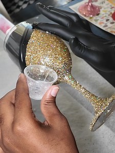 Epoxy Wine Glass Tutorial: Glitter DIY Cup Guide