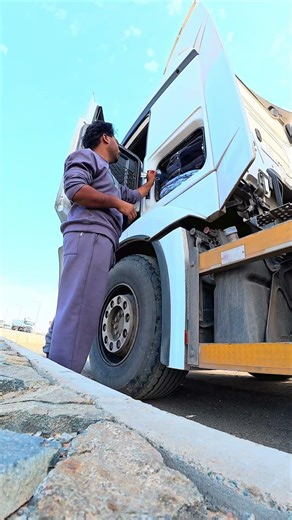 Morning routine Saudi Arabia truck driver 👀🚛