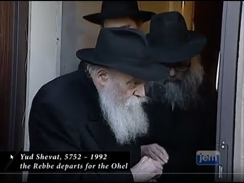 Rare Footage: Watch as The Lubavitcher Rebbe Visits the Ohel