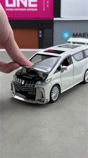 Key-operated electric door with smooth-slip switch, horn-operated door lock