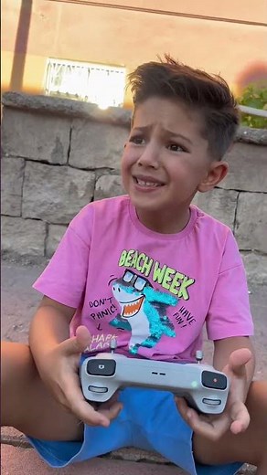 Kid breaks into Hello Neighbor's house 😱♥️👻#shorst